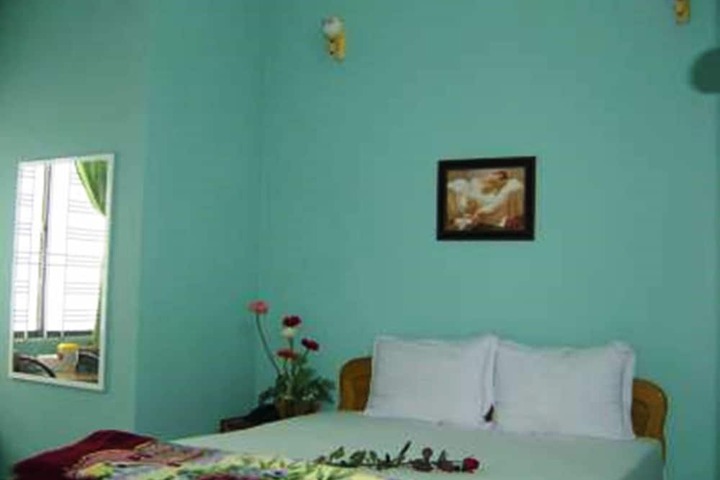 Room 9 of 15