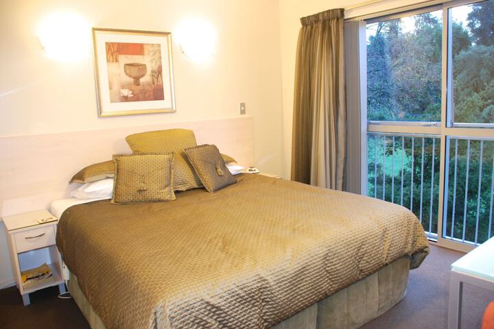 Room 2 of 35