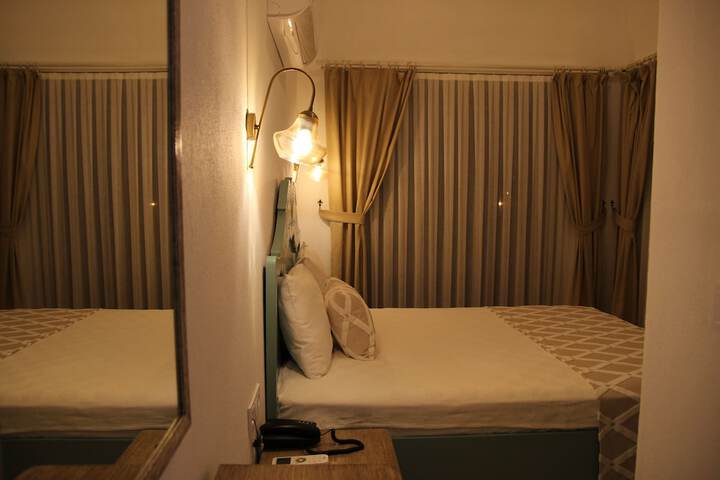 Room 9 of 141