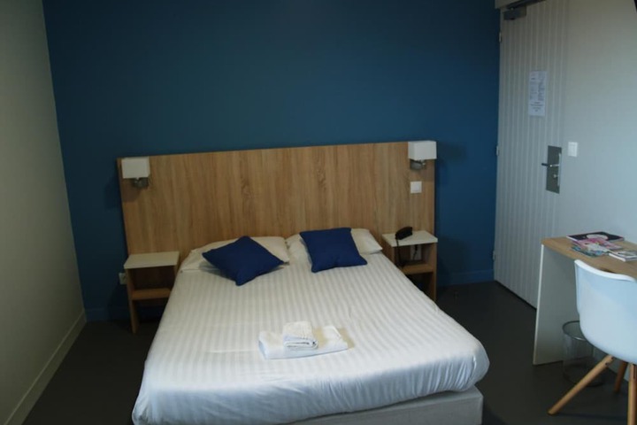 Room 13 of 38