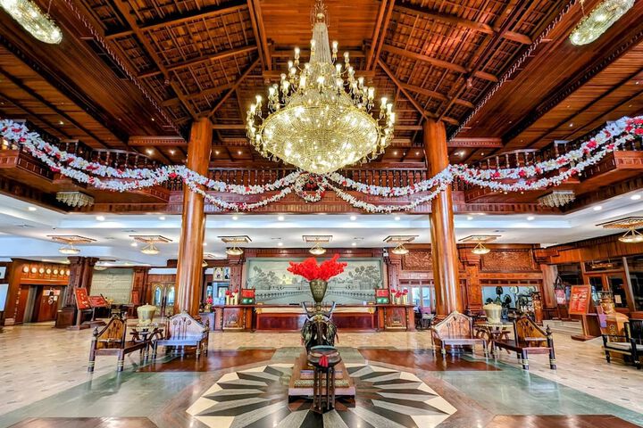 Entrance & Lobby