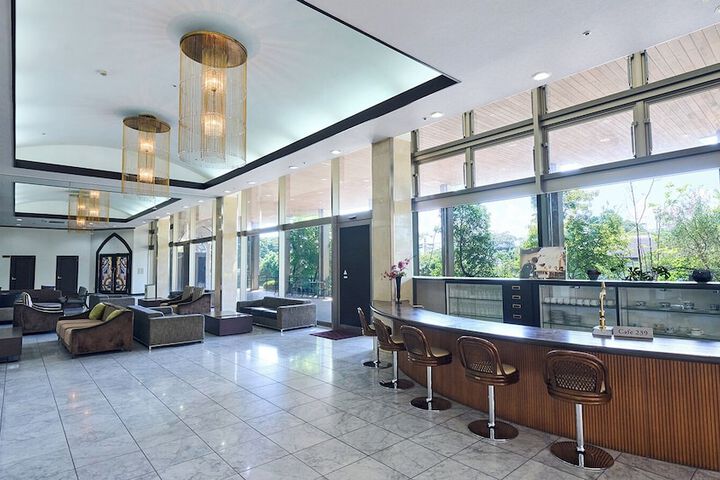 Entrance & Lobby