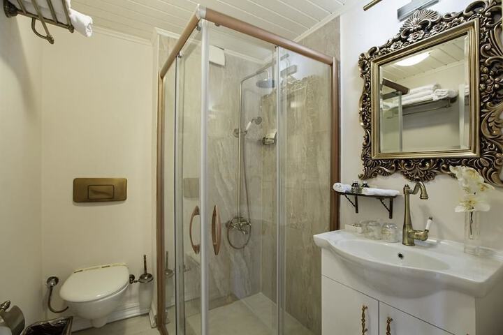 Room 12 of 21