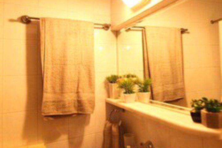 Room 6 of 34