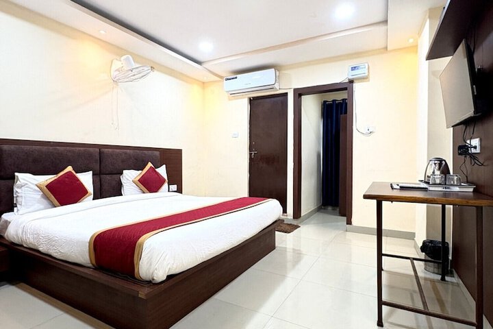 Room 6 of 14