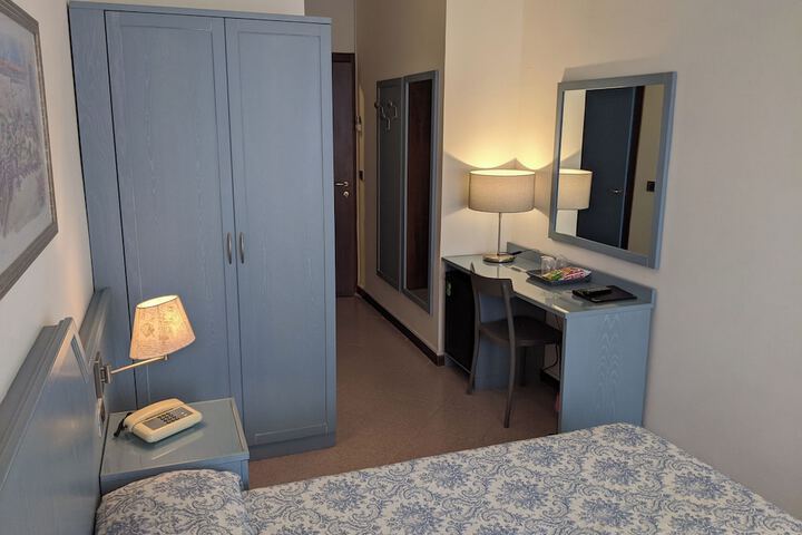 Room 34 of 69