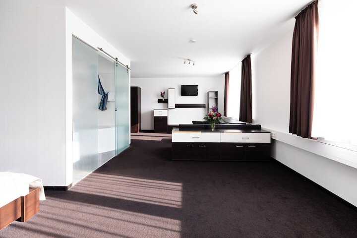 Room 12 of 62