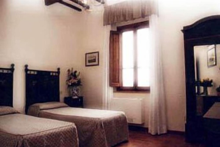 Room 24 of 112