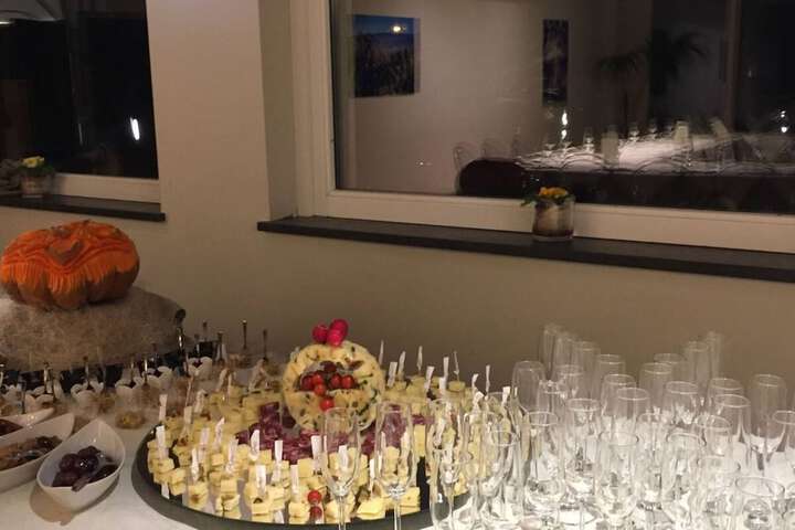 Dining 103 of 196