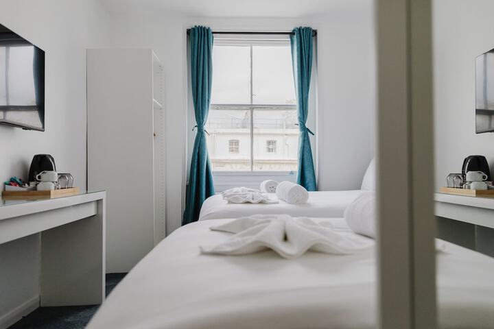 Room 47 of 122