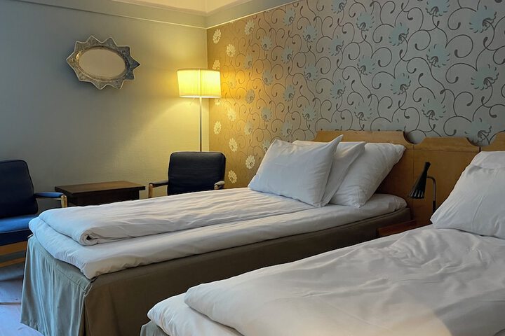 Room 28 of 86
