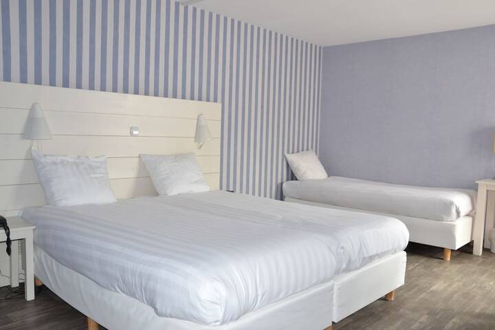 Room 2 of 44