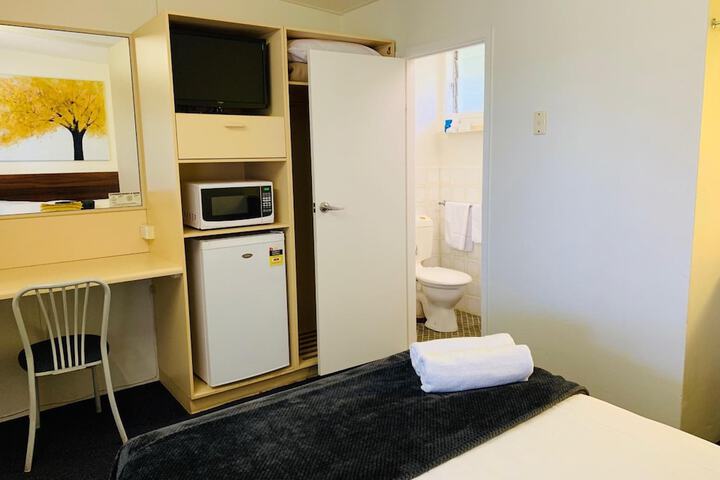 Room 8 of 24