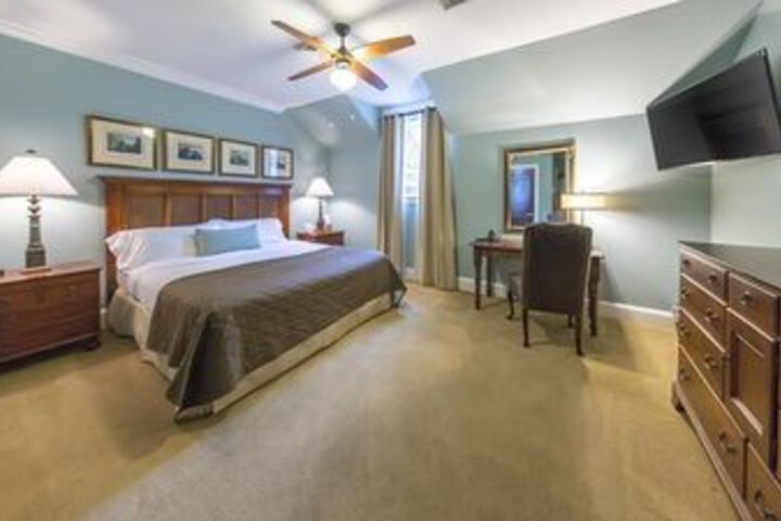 Room 33 of 81