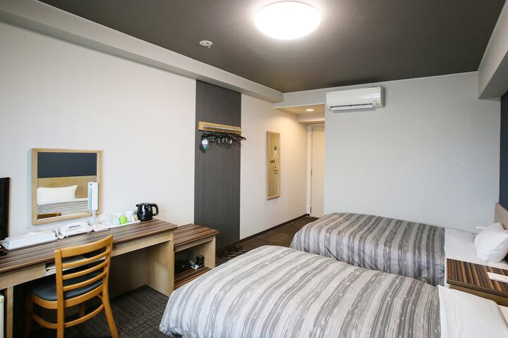 Room 16 of 75
