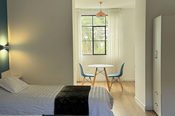 Room 4 of 37