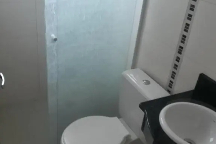 Room 6 of 12