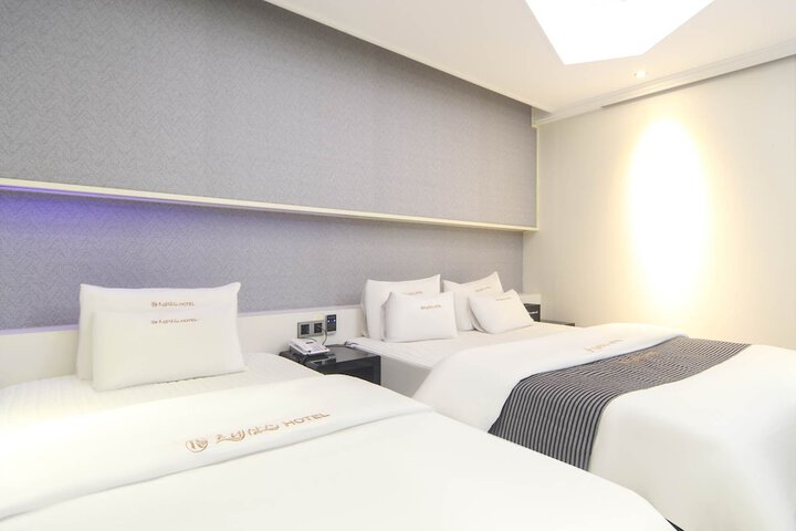 Room 30 of 80