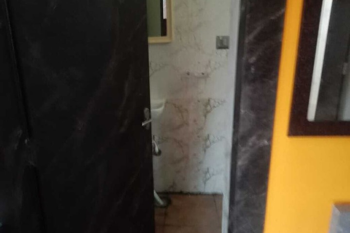 Room 8 of 16