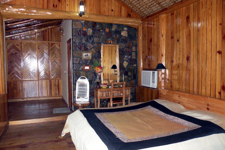 Room 10 of 16