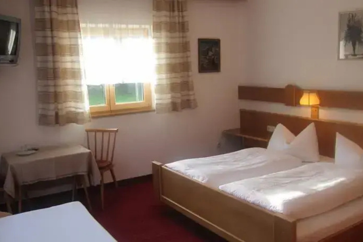 Room 6 of 13