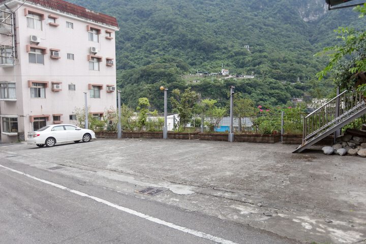 Property Grounds 24 of 36