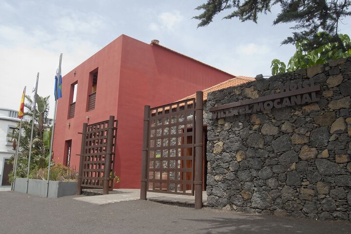 Exterior of Hotel Villa el Mocanal