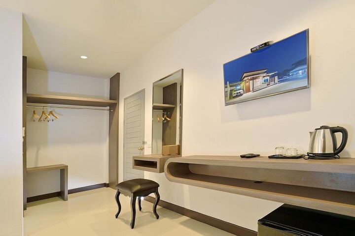 Room 11 of 24