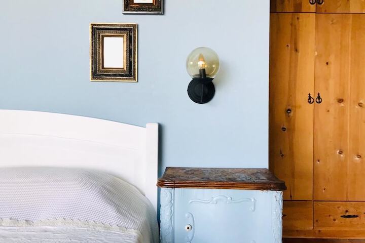 Room 8 of 62