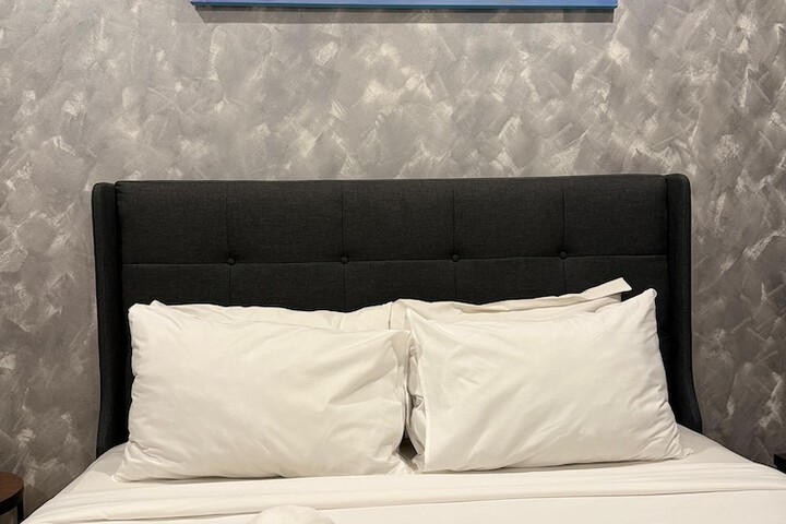 Room 7 of 77