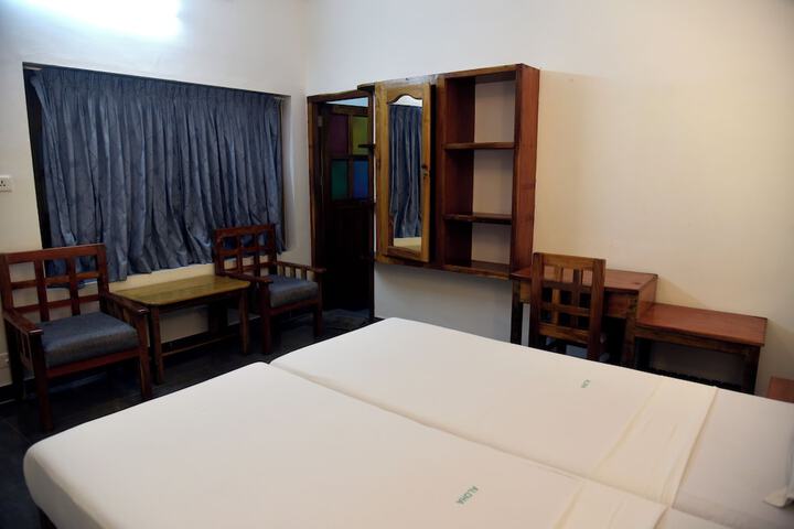 Room 10 of 20