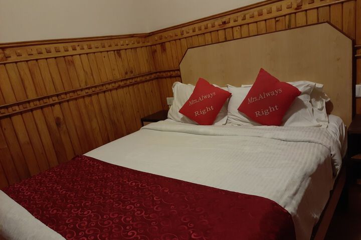 Room 9 of 27