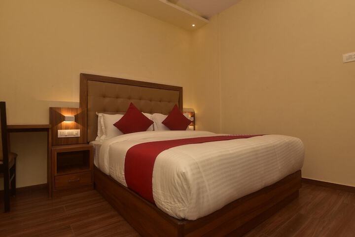 OYO 19615 FLAGSHIP ART HOTELS