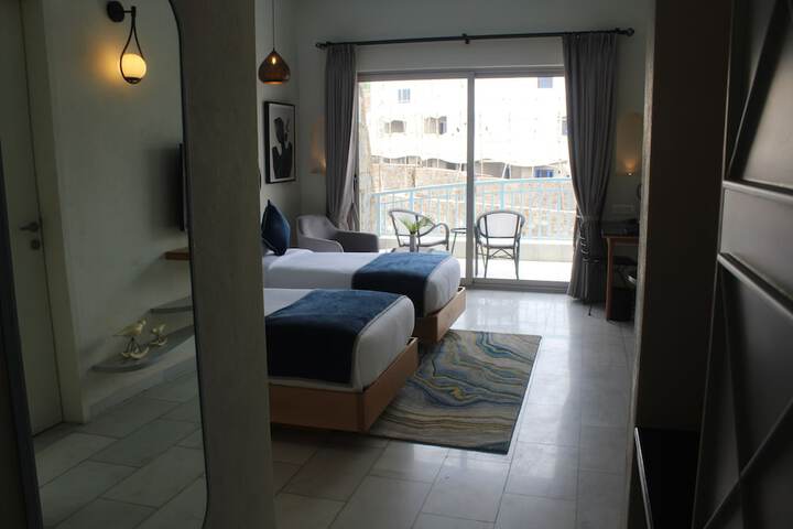 Room 53 of 142