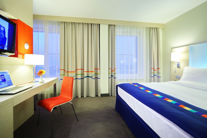 Room 4 of 94