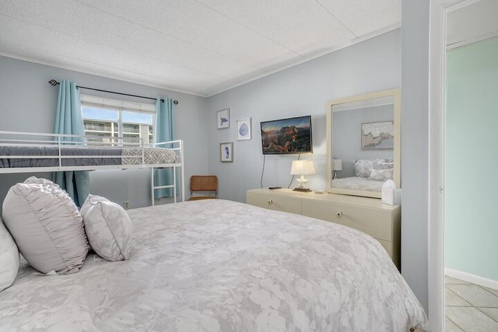 Room 4 of 36