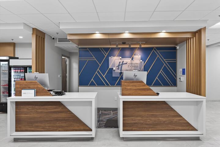 Image of Holiday Inn Express and Suites Chicago West Oak Park by IHG