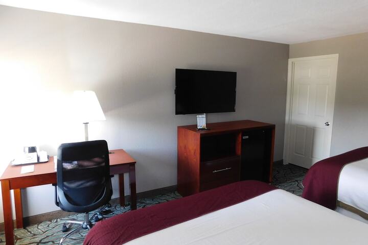 2 Queen Beds (5 of 13)