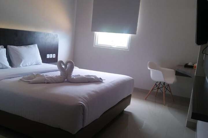 Room 12 of 77