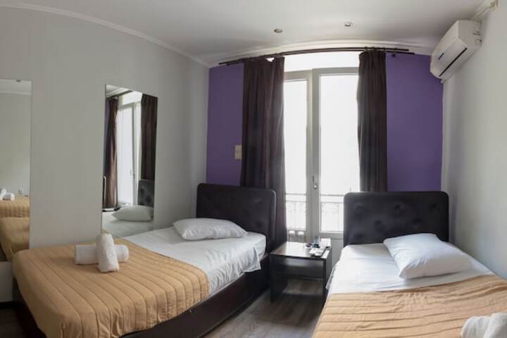 Room 4 of 32