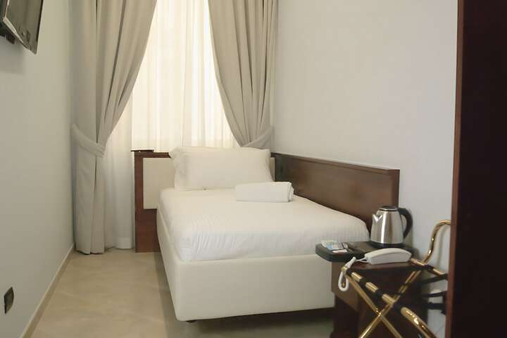 Room 9 of 24