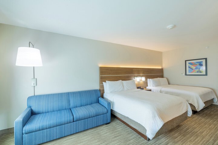 2 Queen Beds (7 of 11)