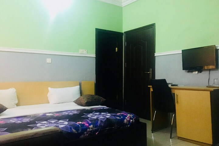 Room 7 of 27