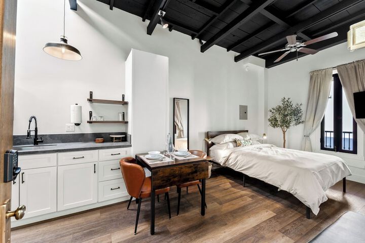 Room 46 of 191