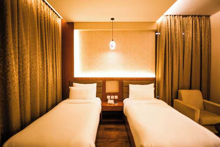 Room 16 of 37