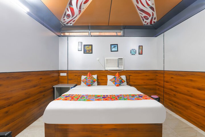 Room 9 of 27