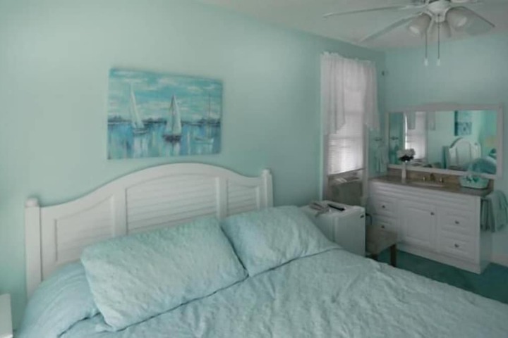 Room 18 of 28