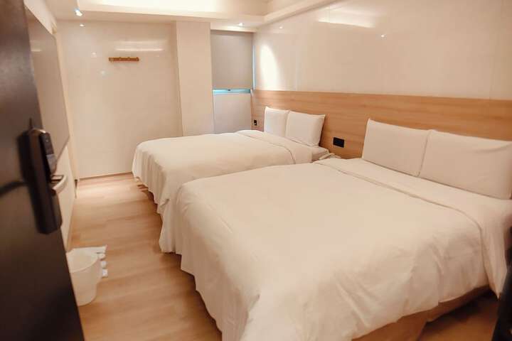 Room 32 of 51