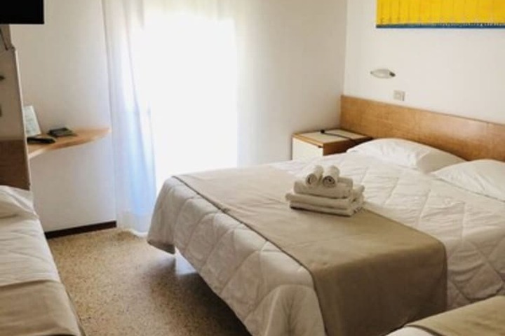 Room 11 of 39