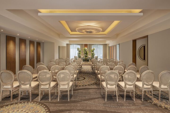 Ballroom/Hall 33 of 48